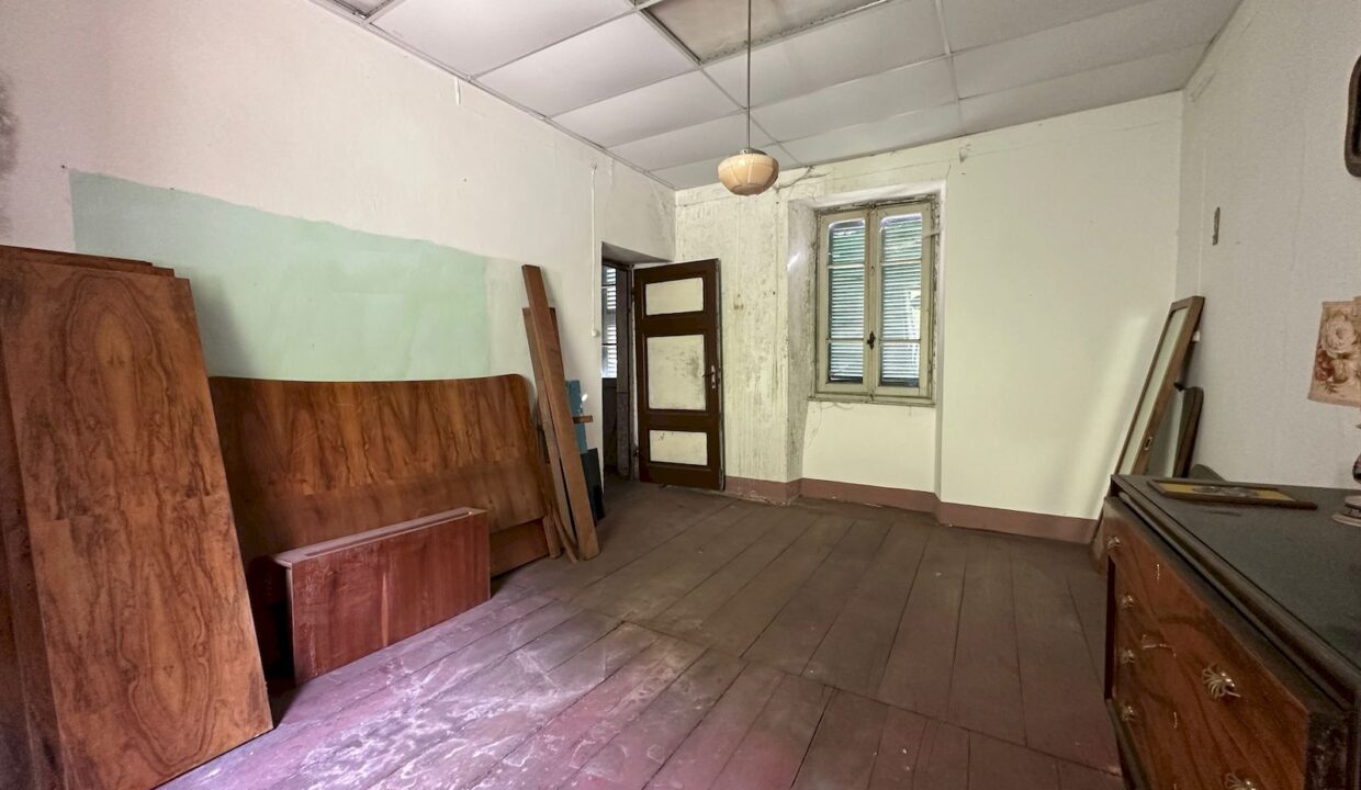 Casa Indipendente Dongo Collinare con Terreno