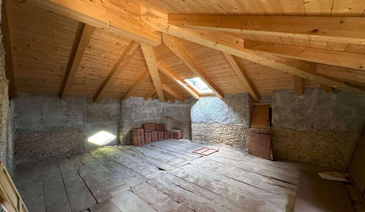 Casa Indipendente Dongo Collinare con Terreno