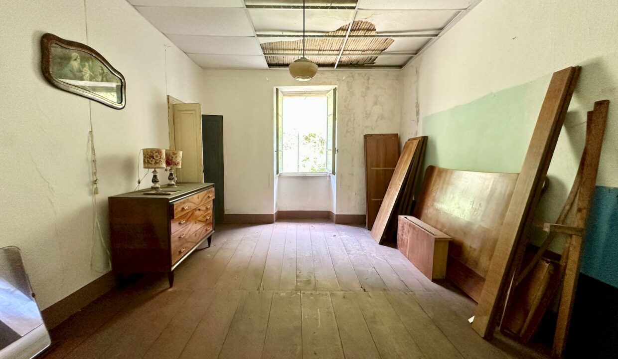 Casa Indipendente Dongo Collinare con Terreno