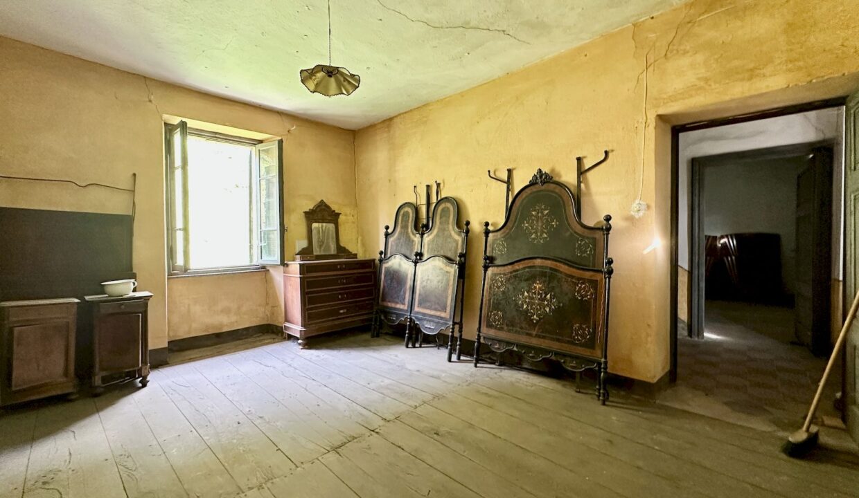 Casa Indipendente Dongo Collinare con Terreno
