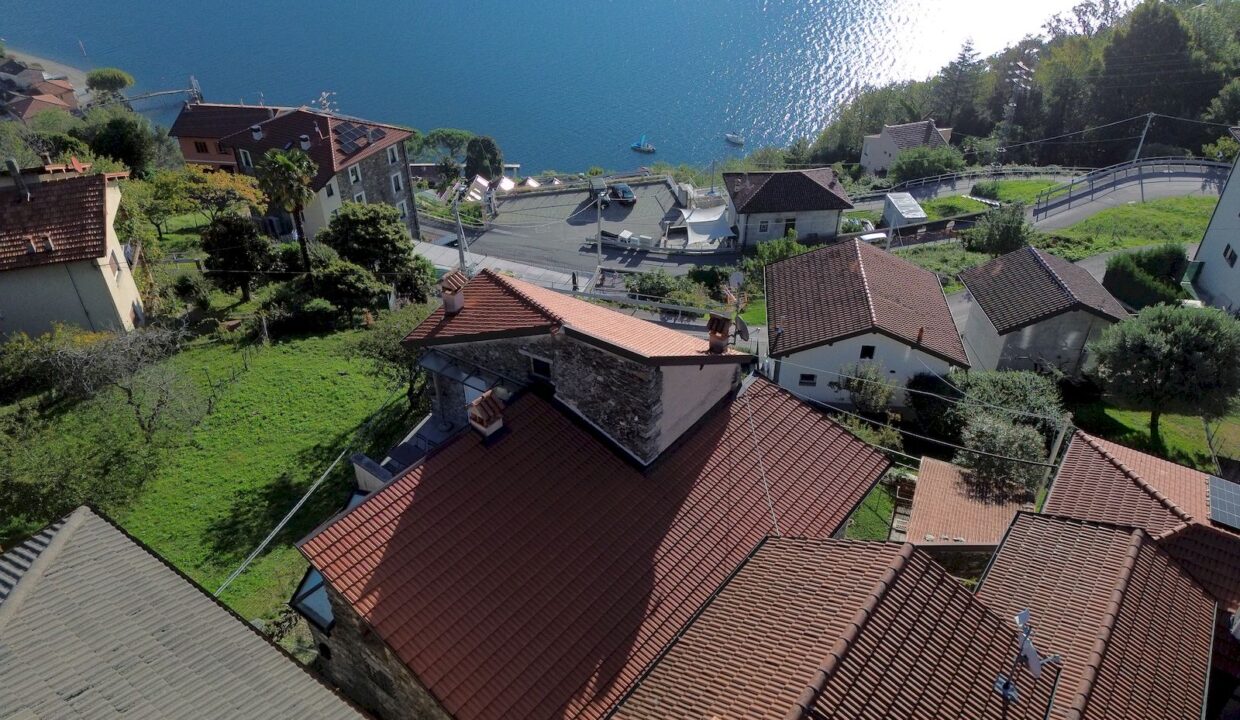 Cremia Casale Restaurato con Giardino e Vista Lago Como