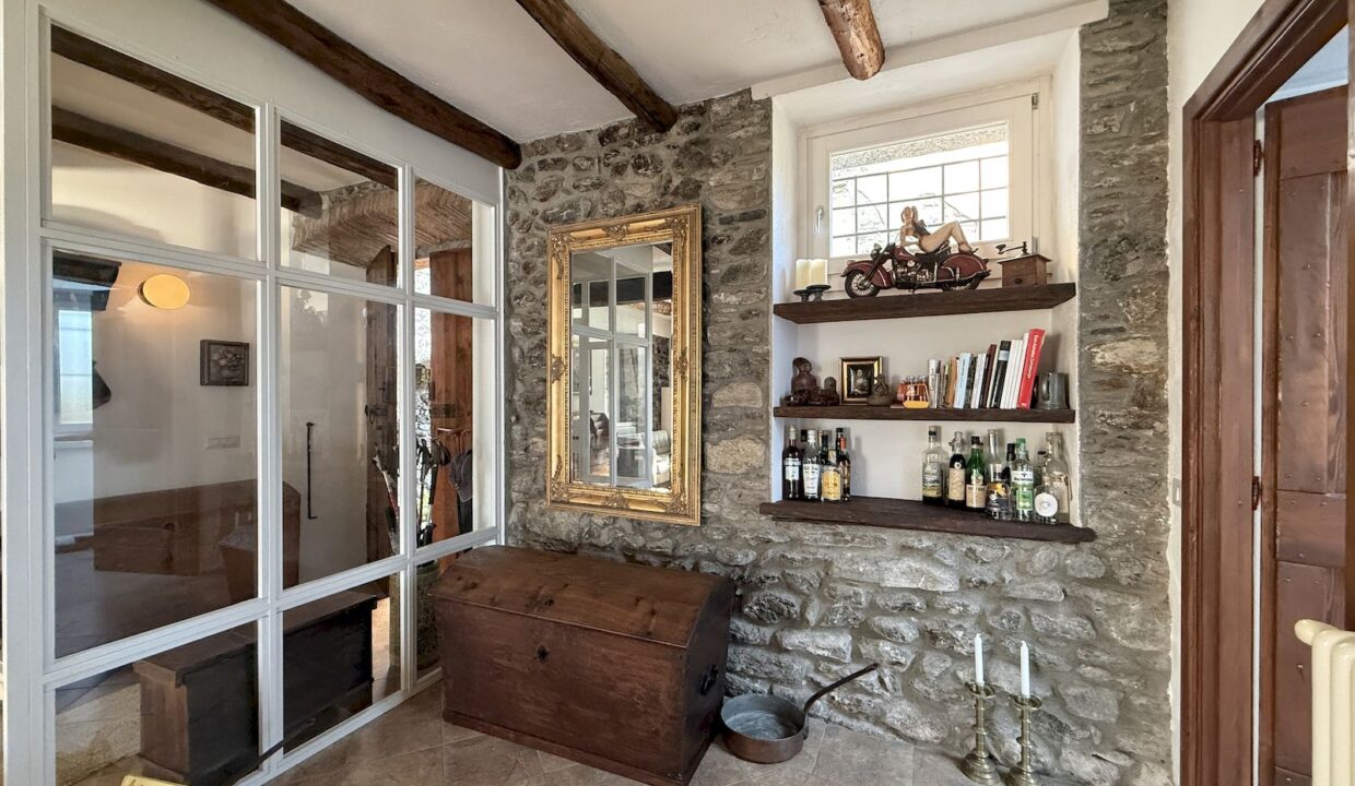 Cremia Casale Restaurato con Giardino e Vista Lago Como
