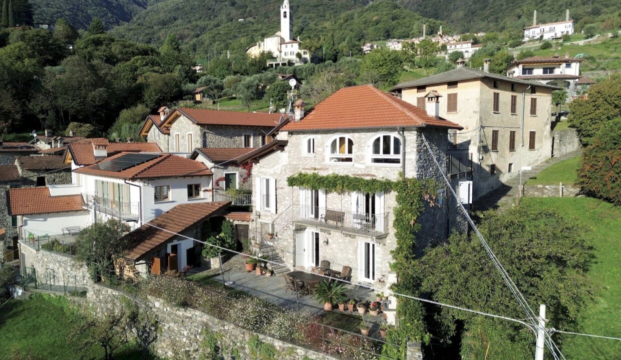 Cremia Casale Restaurato con Giardino e Vista Lago Como