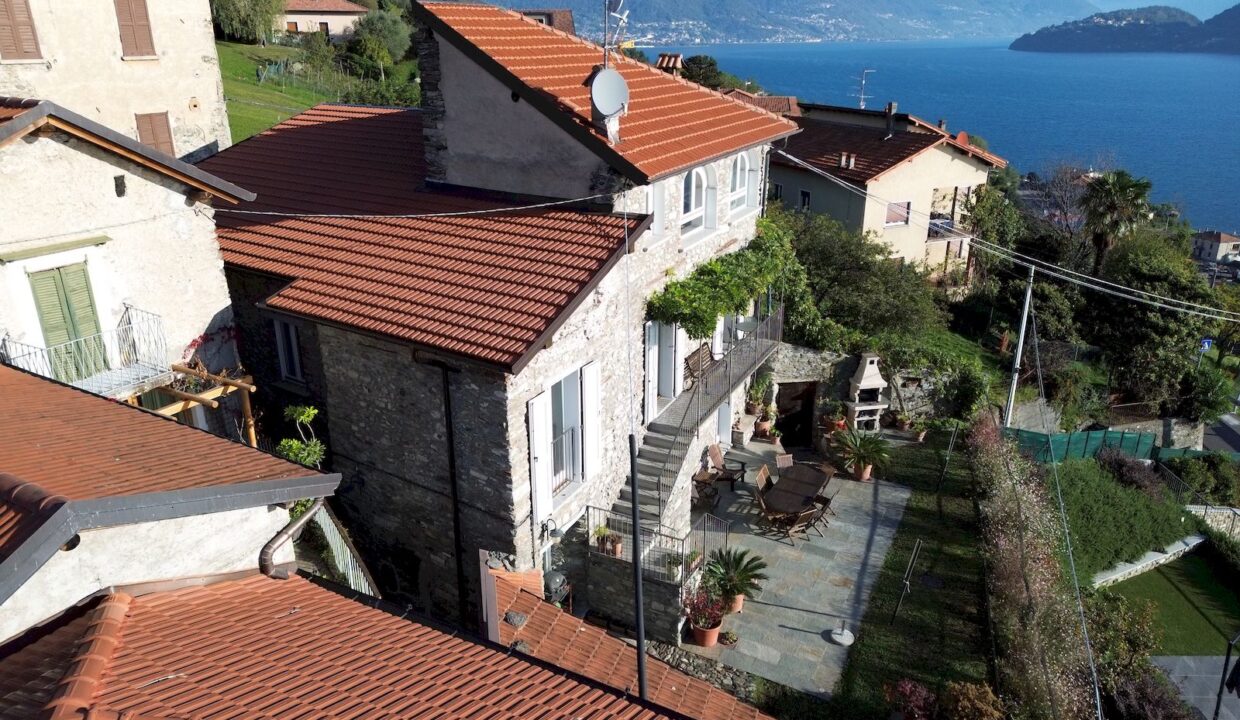 Cremia Casale Restaurato con Giardino e Vista Lago Como