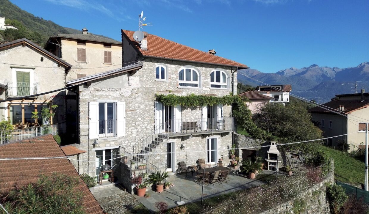 Cremia Casale Restaurato con Giardino e Vista Lago Como