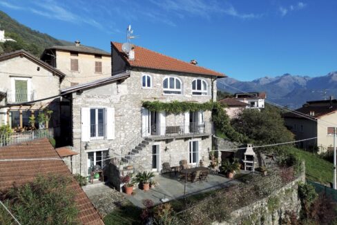 Cremia Casale Restaurato con Giardino e Vista Lago Como