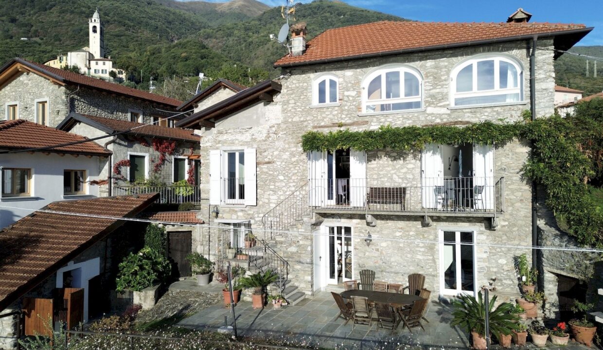 Cremia Casale Restaurato con Giardino e Vista Lago Como