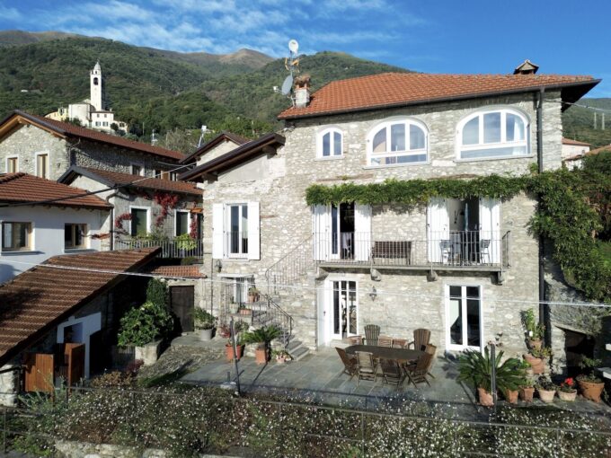 Cremia Casale Restaurato con Giardino e Vista Lago Como