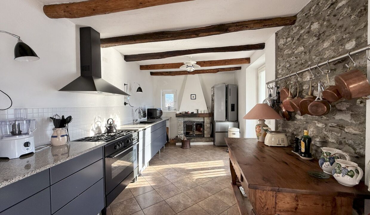 Cremia Casale Restaurato con Giardino e Vista Lago Como