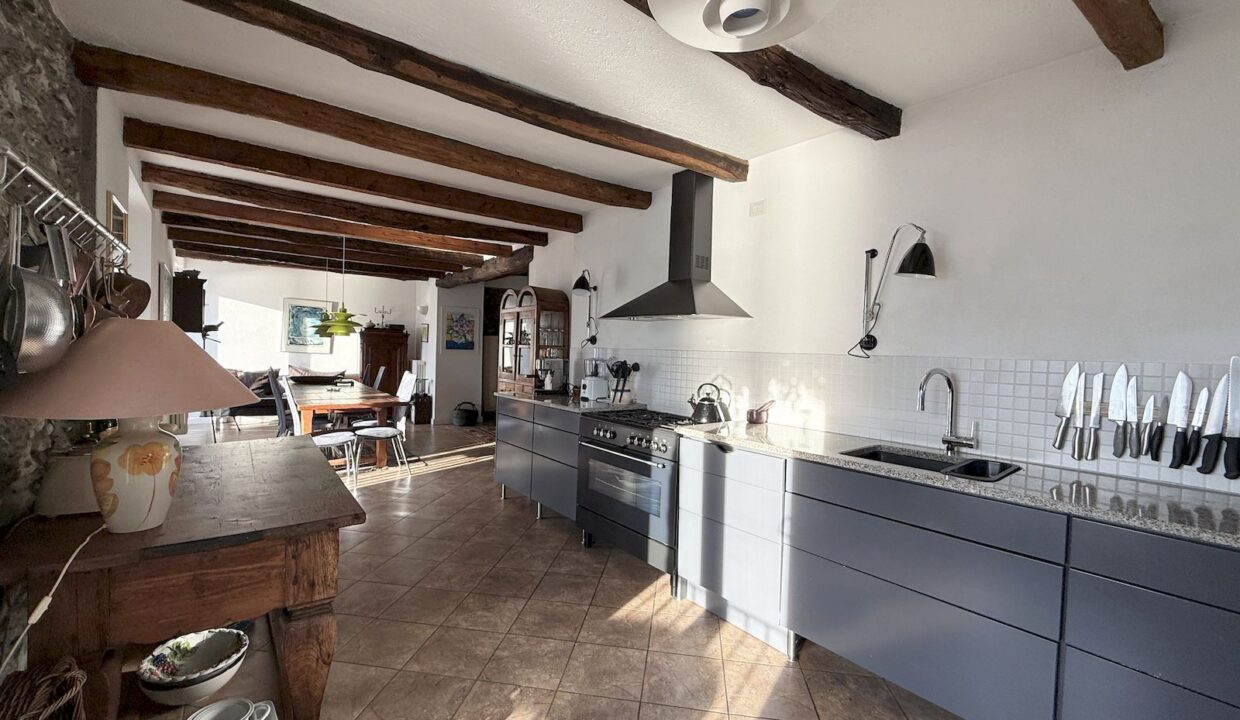 Cremia Casale Restaurato con Giardino e Vista Lago Como