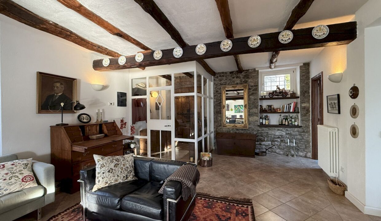 Cremia Casale Restaurato con Giardino e Vista Lago Como
