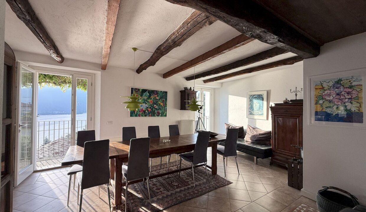 Cremia Casale Restaurato con Giardino e Vista Lago Como