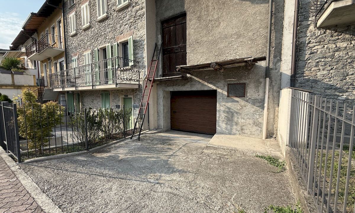 Appartamento Mantello con Giardino e Garage