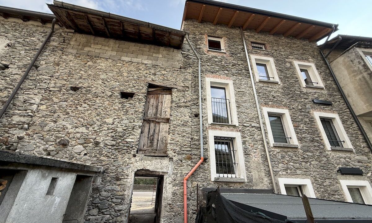 Appartamento Mantello con Giardino e Garage