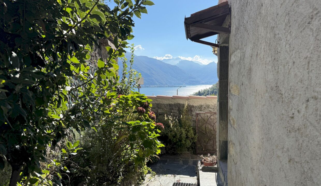 Musso Casa con Terrazzo Vista Lago