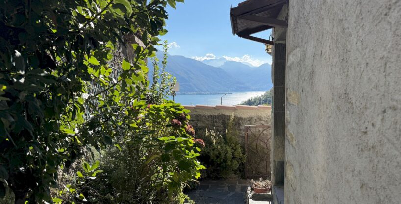 Musso Casa con Terrazzo Vista Lago