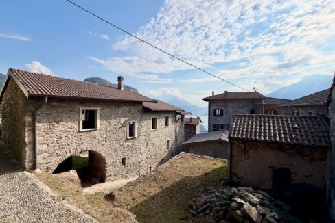 Gravedona ed Uniti Rustico Indipendente con Giardino