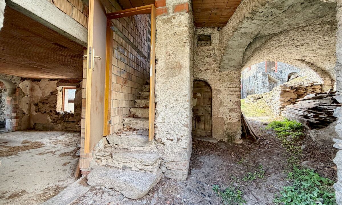 Gravedona ed Uniti Rustico Indipendente con Giardino
