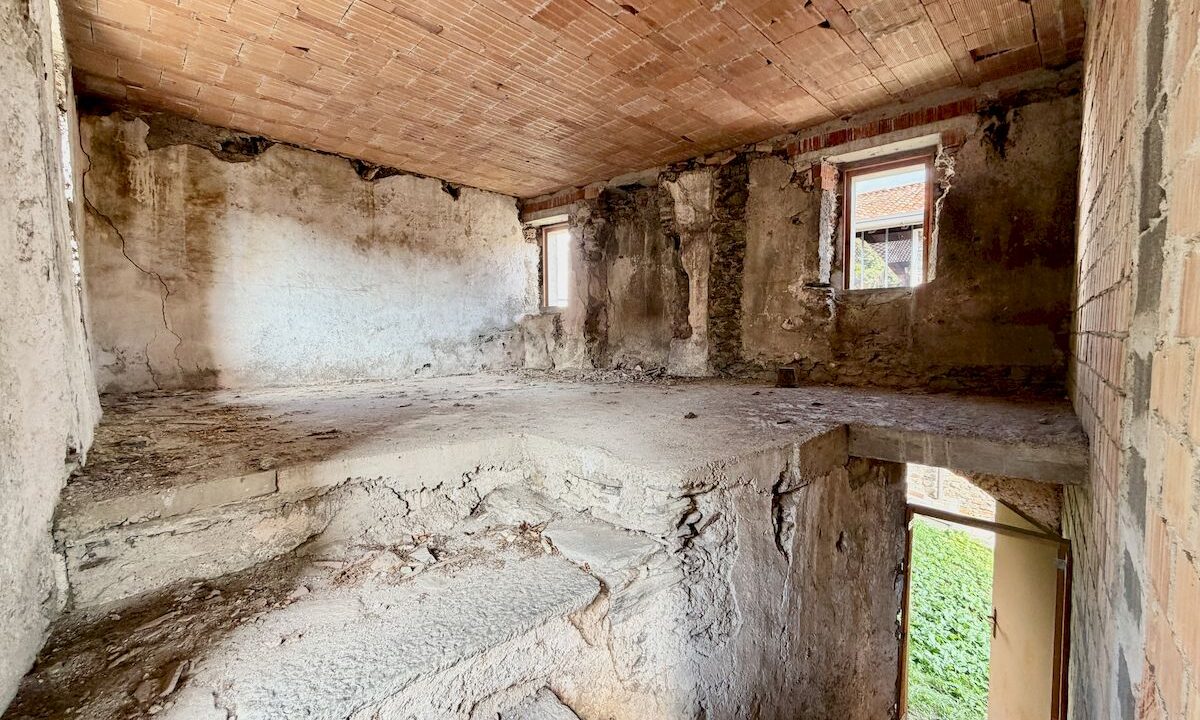 Gravedona ed Uniti Rustico Indipendente con Giardino