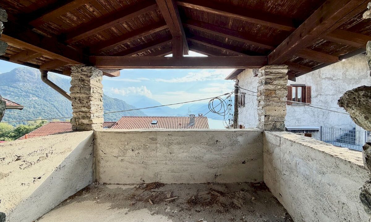 Gravedona ed Uniti Rustico Indipendente con Giardino