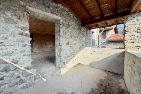Gravedona ed Uniti Rustico Indipendente con Giardino