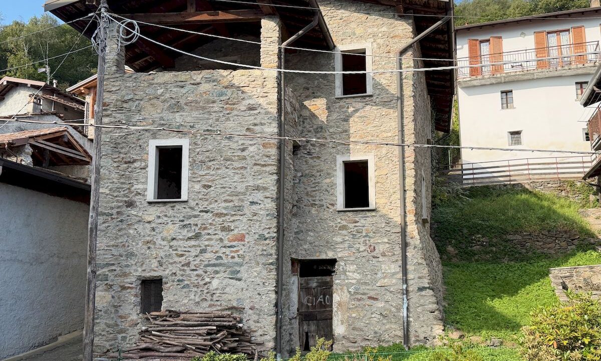 Gravedona ed Uniti Rustico Indipendente con Giardino