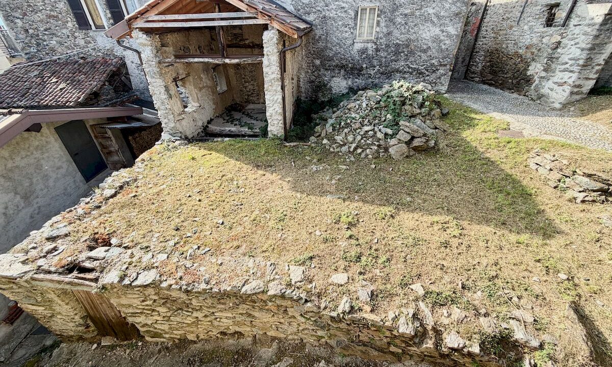 Gravedona ed Uniti Rustico Indipendente con Giardino
