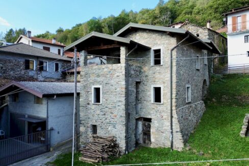 Gravedona ed Uniti Rustico Indipendente con Giardino