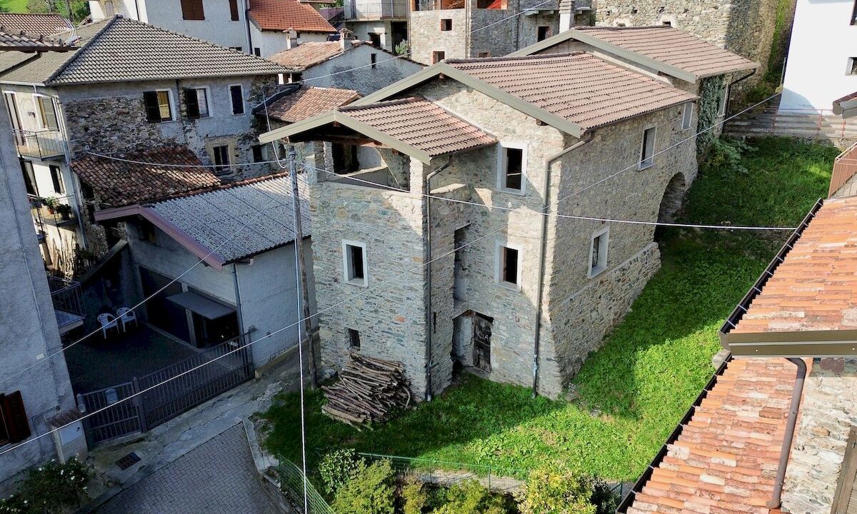 Gravedona ed Uniti Rustico Indipendente con Giardino