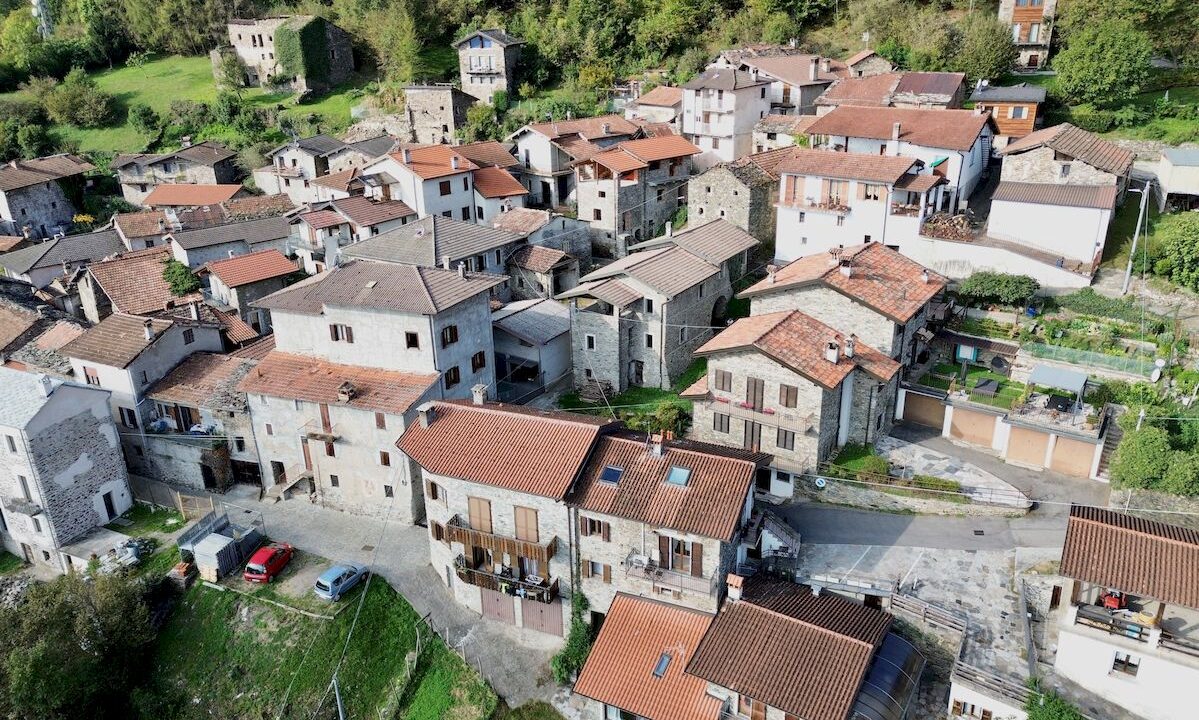 Gravedona ed Uniti Rustico Indipendente con Giardino
