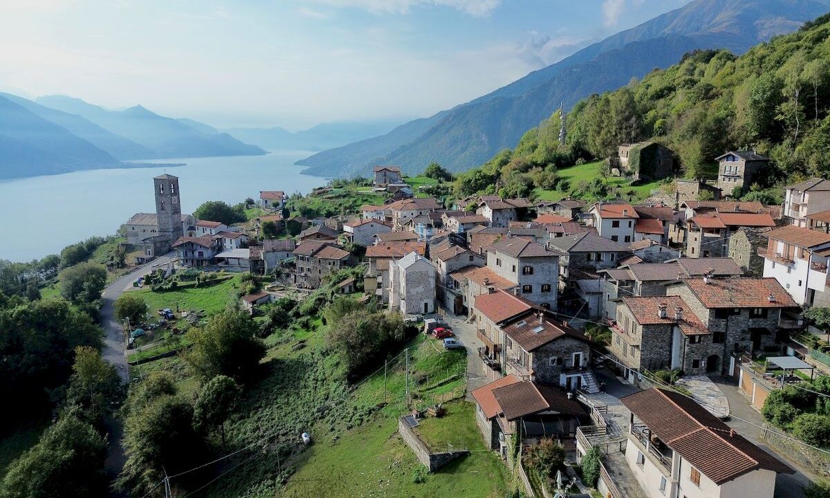 Gravedona ed Uniti Rustico Indipendente con Giardino