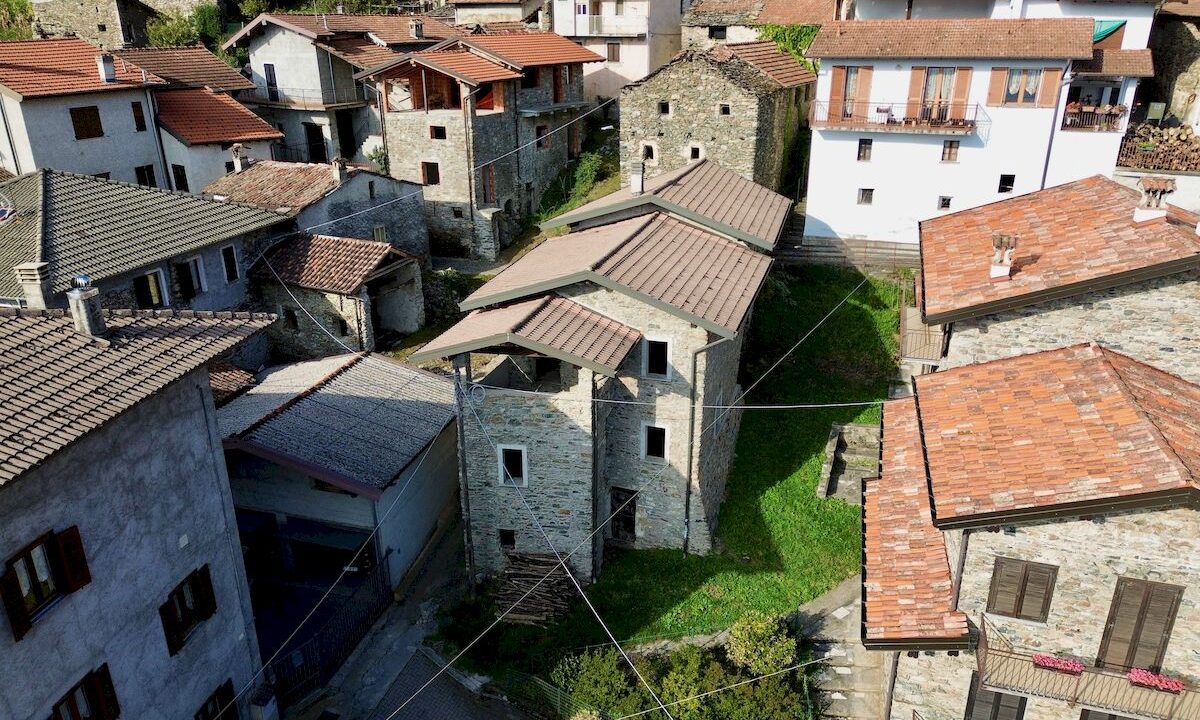 Gravedona ed Uniti Rustico Indipendente con Giardino