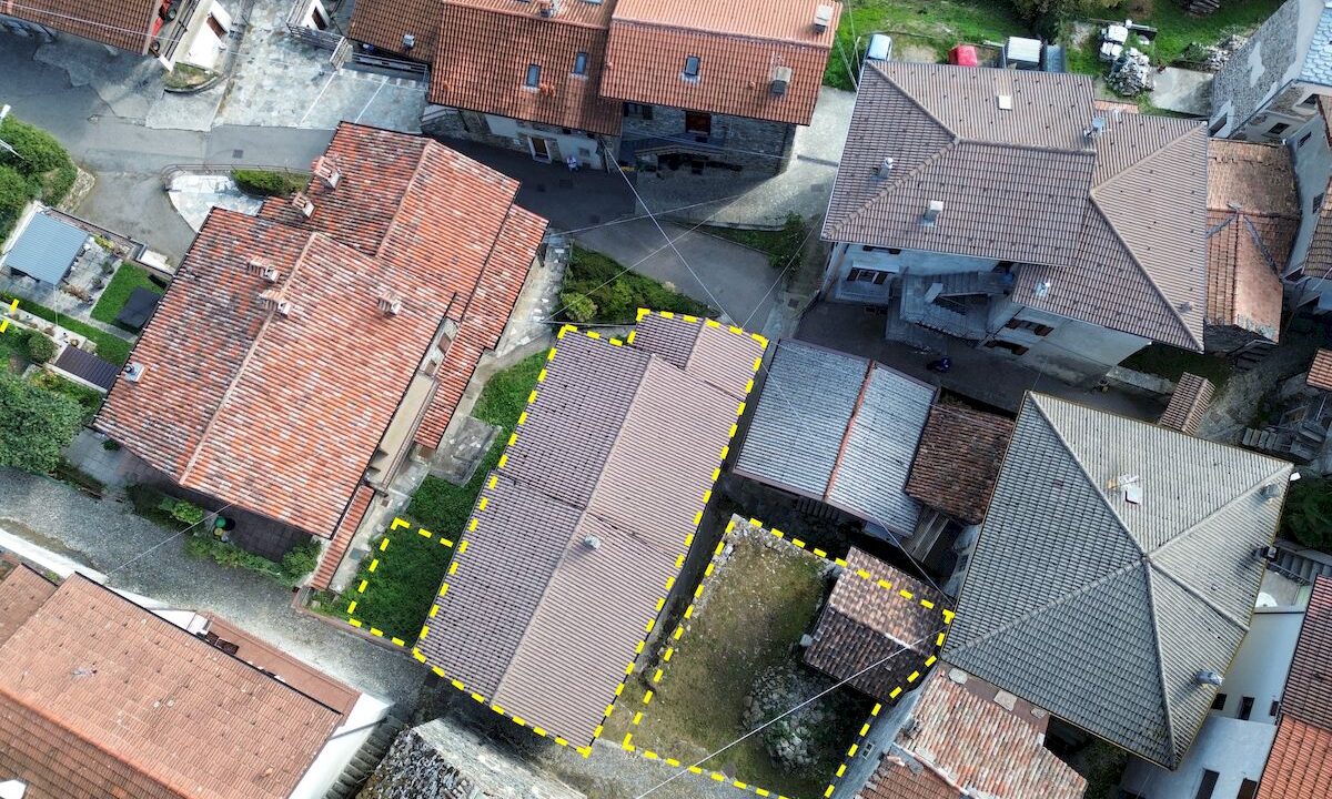 Gravedona ed Uniti Rustico Indipendente con Giardino