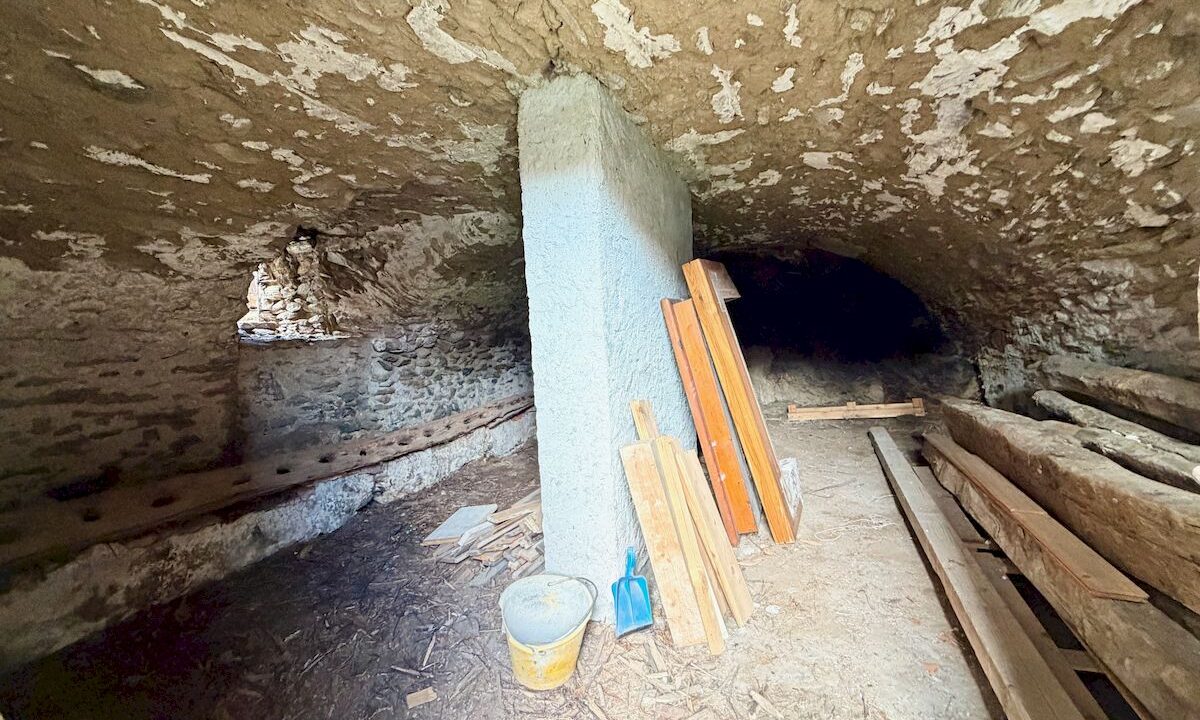 Gravedona ed Uniti Rustico Indipendente con Giardino