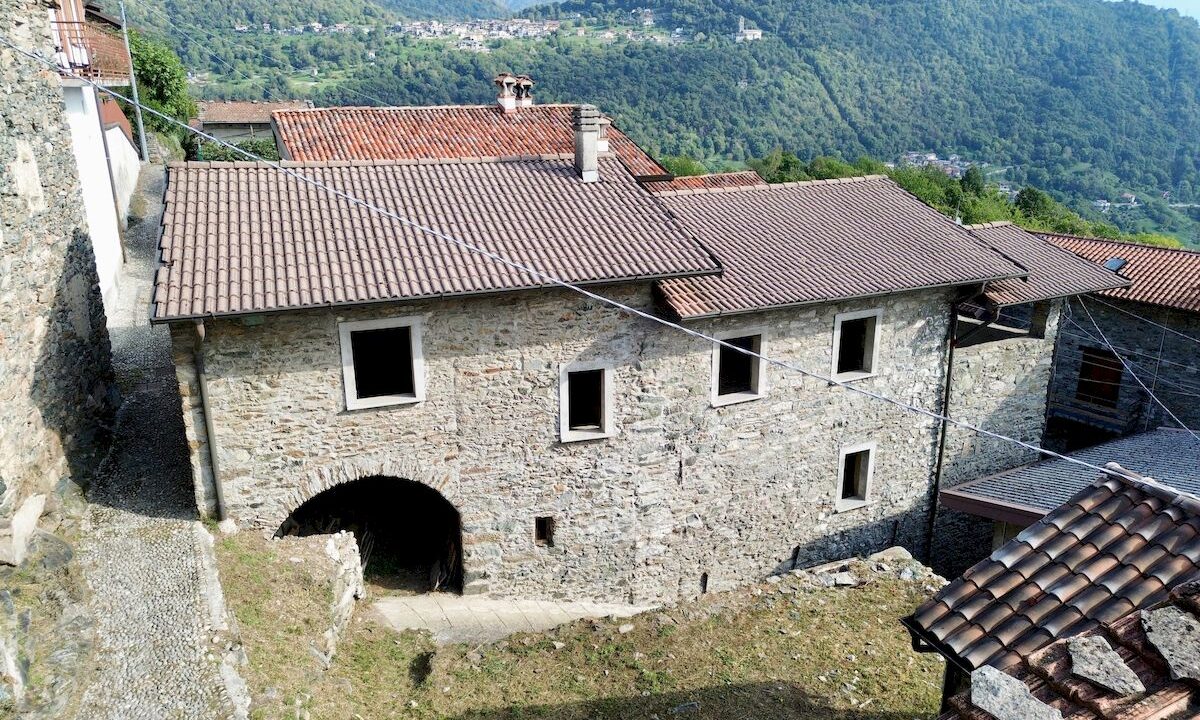 Gravedona ed Uniti Rustico Indipendente con Giardino