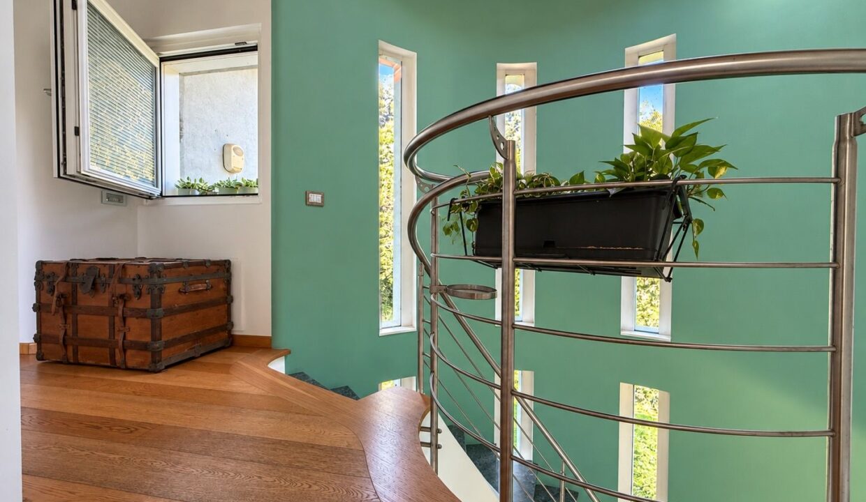 Lago Como Villa Moderna con Giardino - Dongo