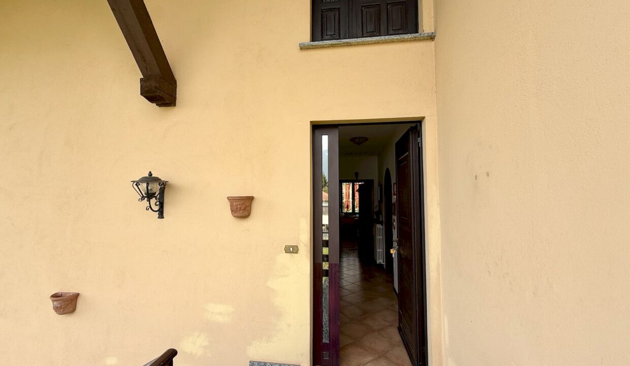 Villa Indipendente Dongo con Giardino 200mt Lago