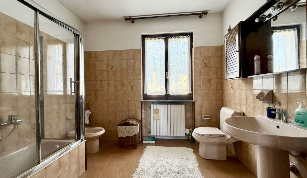 Villa Indipendente Dongo con Giardino 200mt Lago