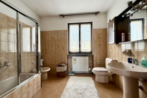Villa Indipendente Dongo con Giardino 200mt Lago