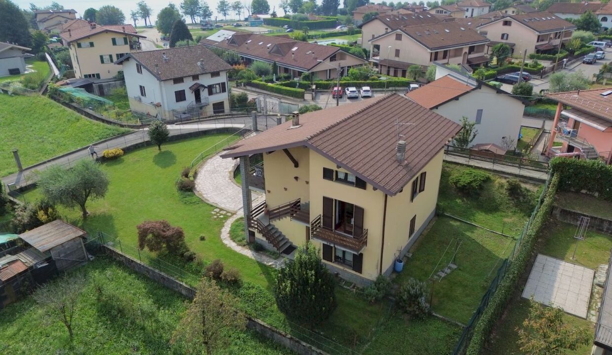 Villa Indipendente Dongo con Giardino 200mt Lago